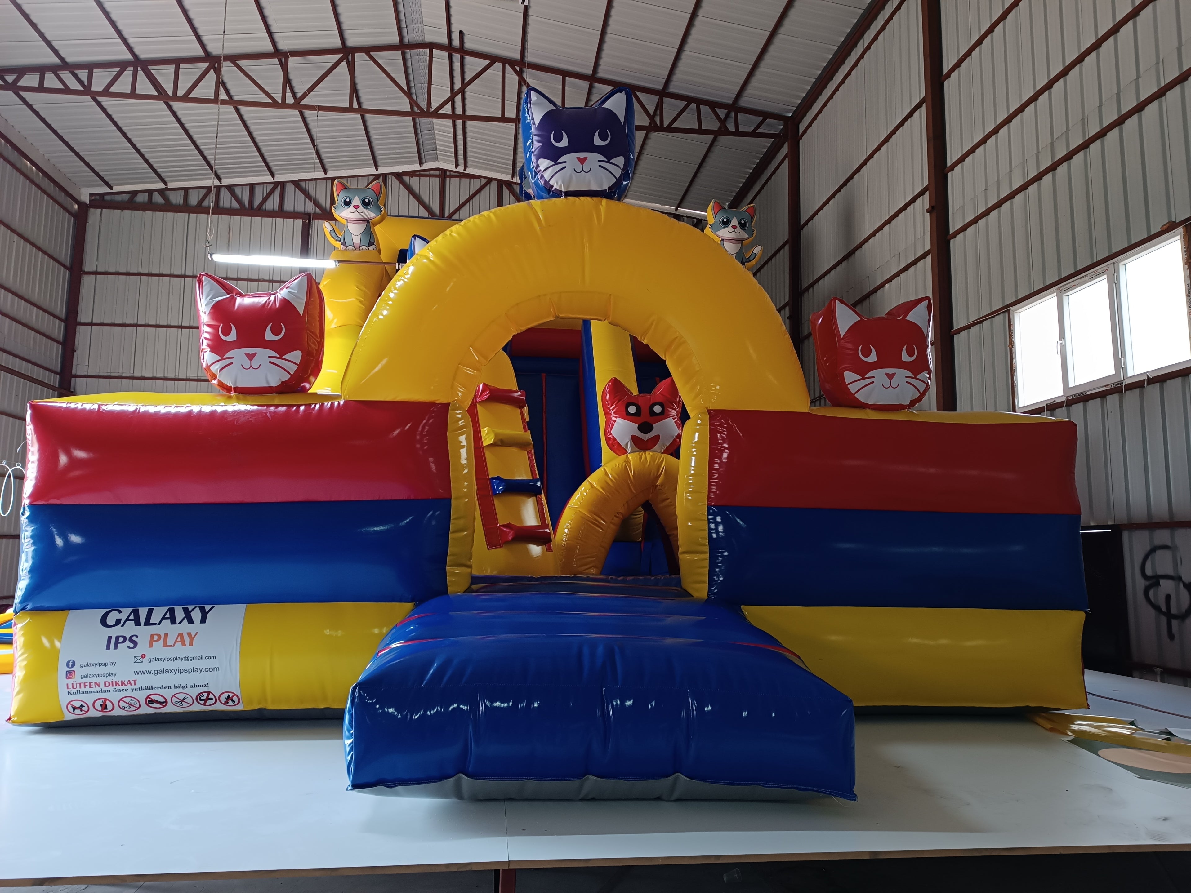 Kedi Temalı Şişme Kaydırak