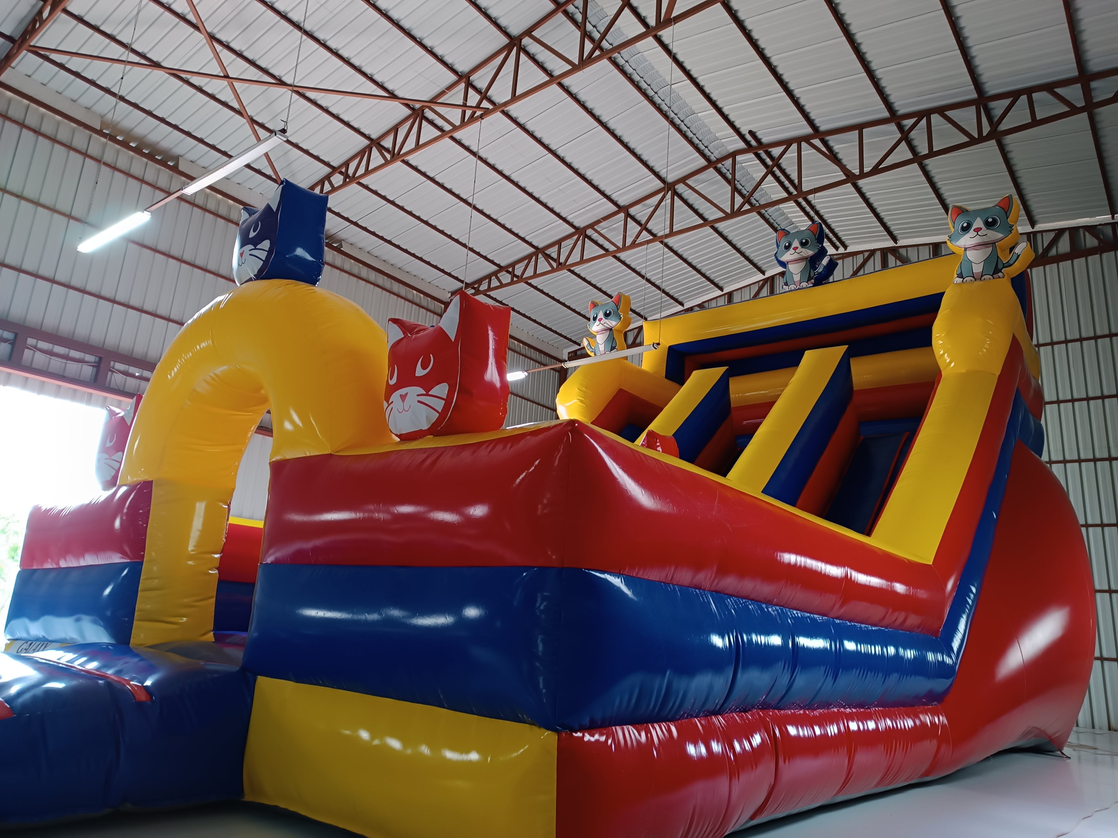 Kedi Temalı Şişme Kaydırak