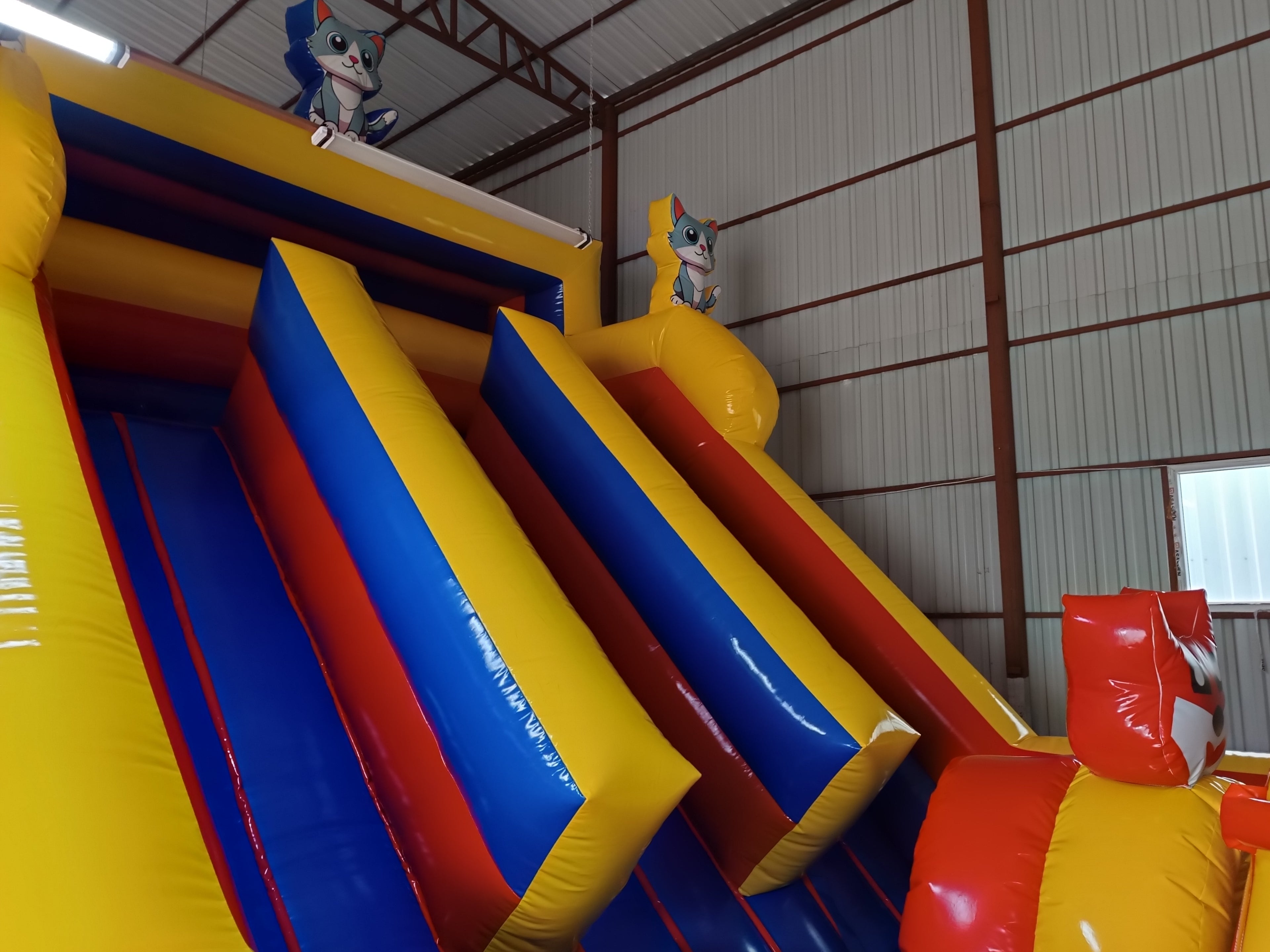 Kedi Temalı Şişme Kaydırak