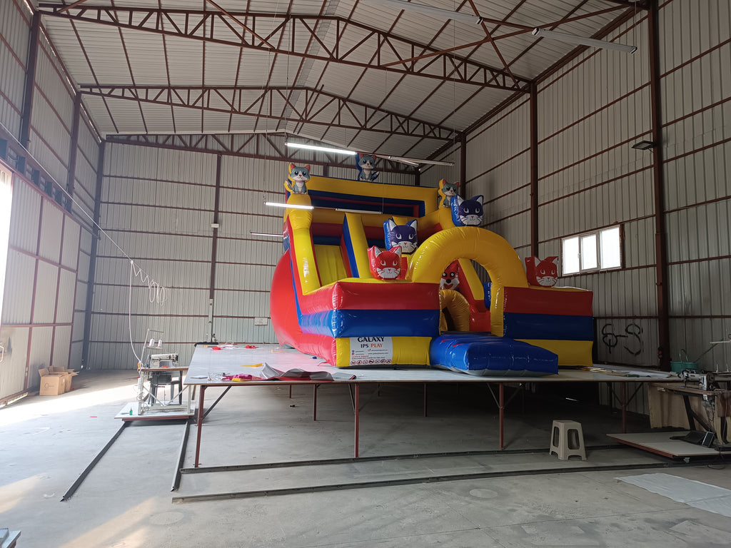 Kedi Temalı Şişme Kaydırak