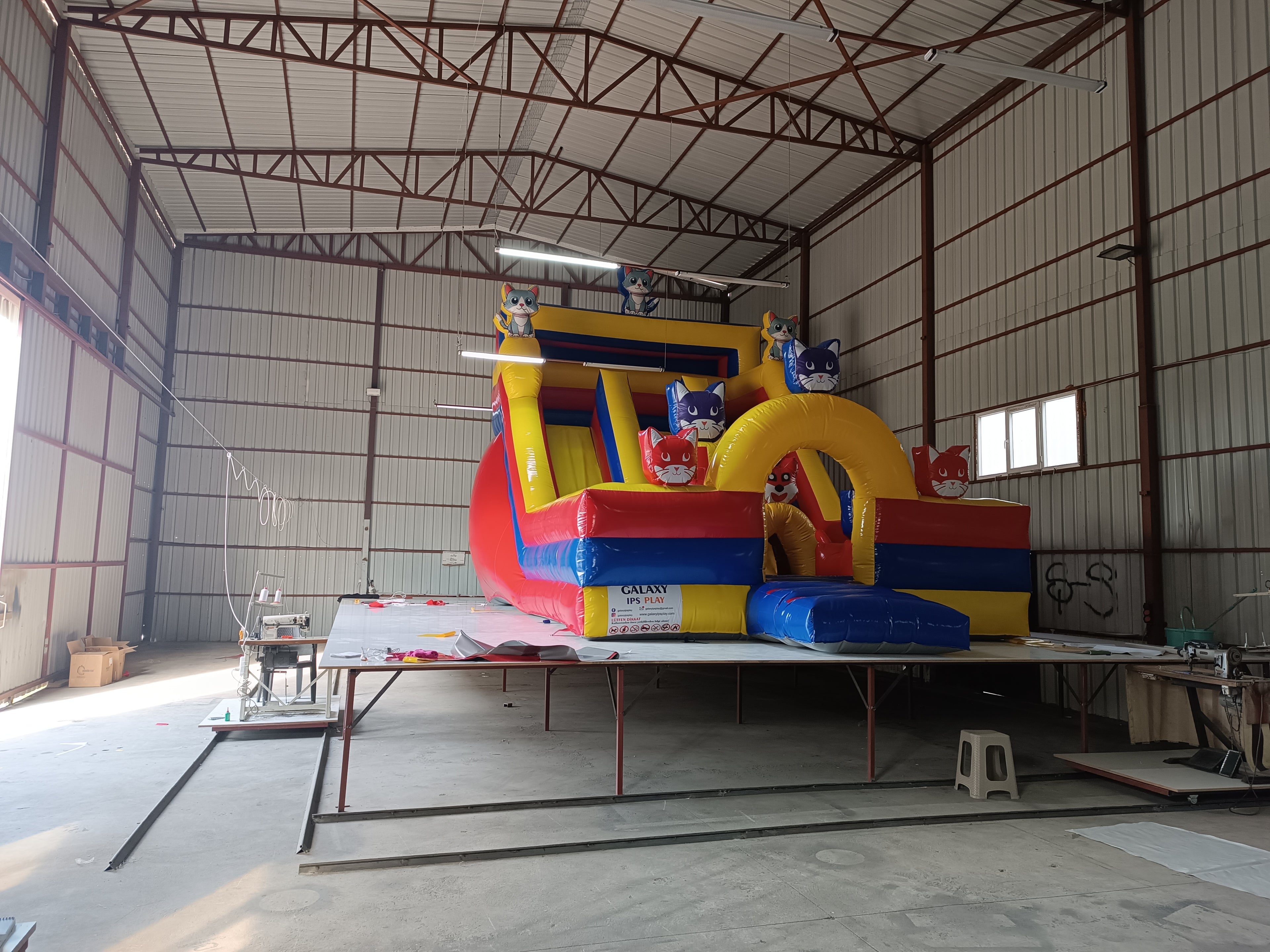 Kedi Temalı Şişme Kaydırak