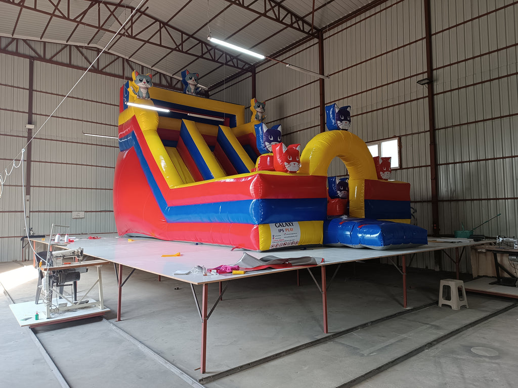 Kedi Temalı Şişme Kaydırak