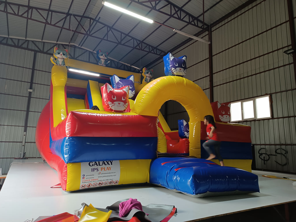 Kedi Temalı Şişme Kaydırak