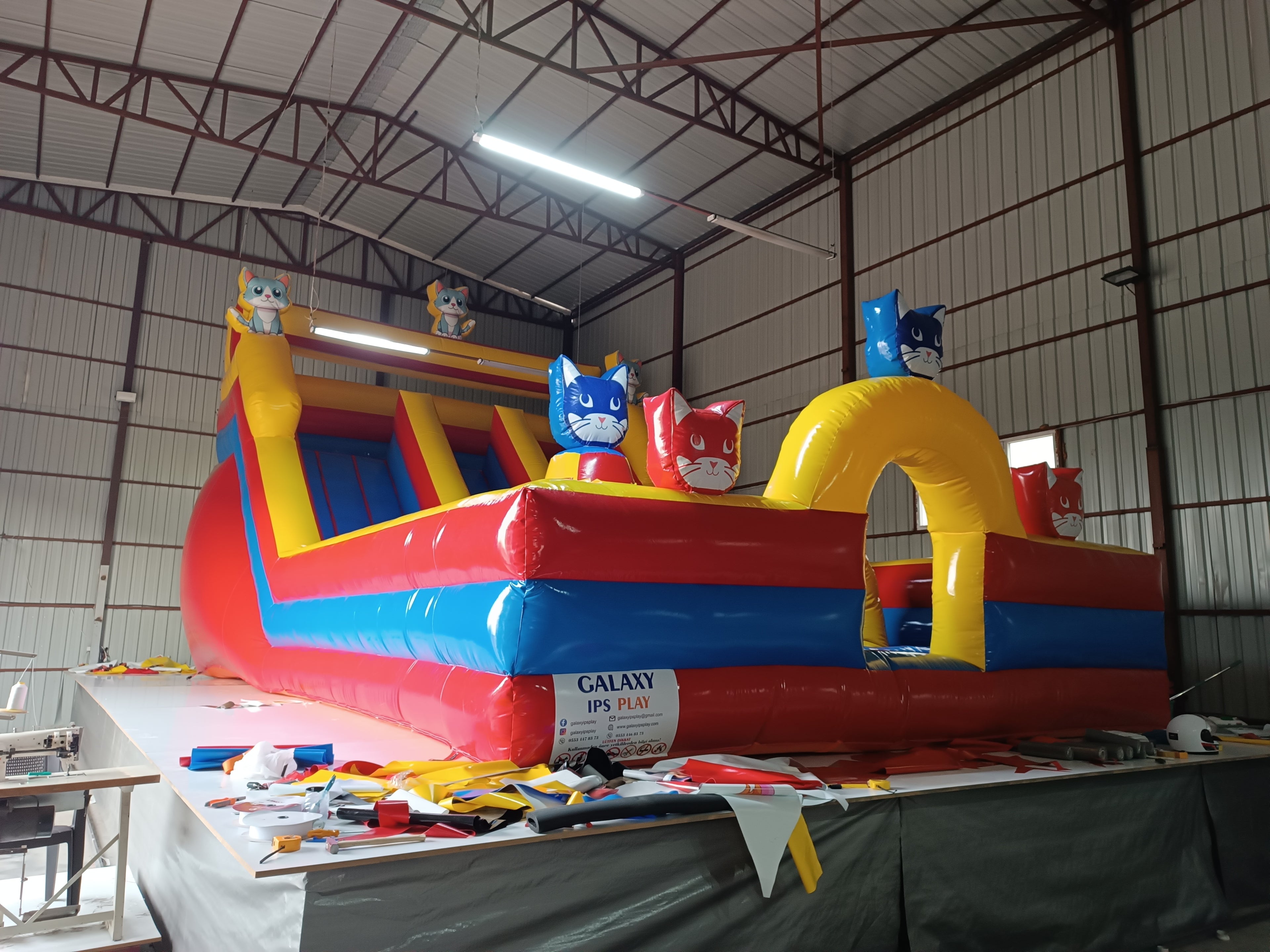 Kedi Temalı Şişme Kaydırak