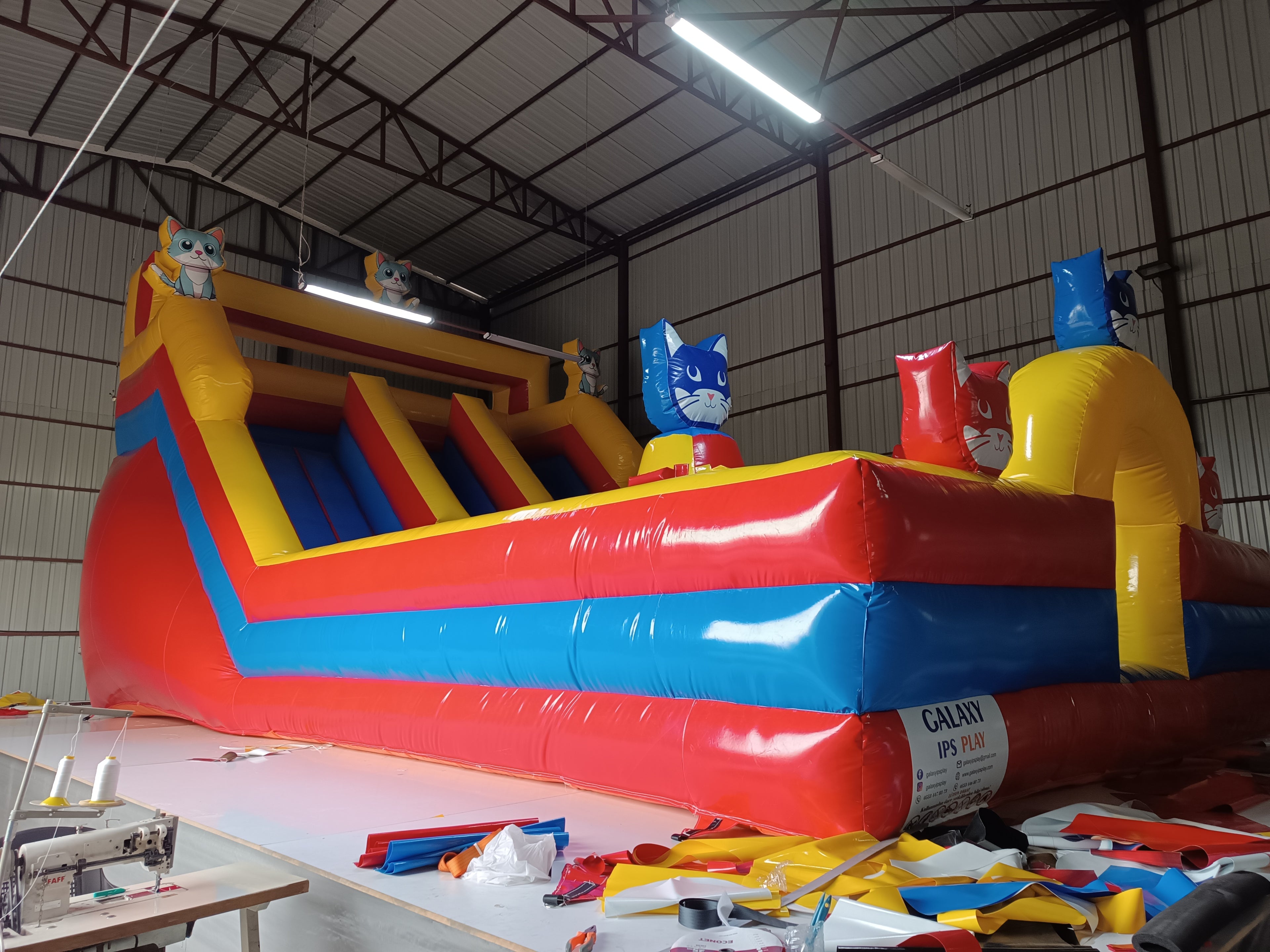 Kedi Temalı Şişme Kaydırak