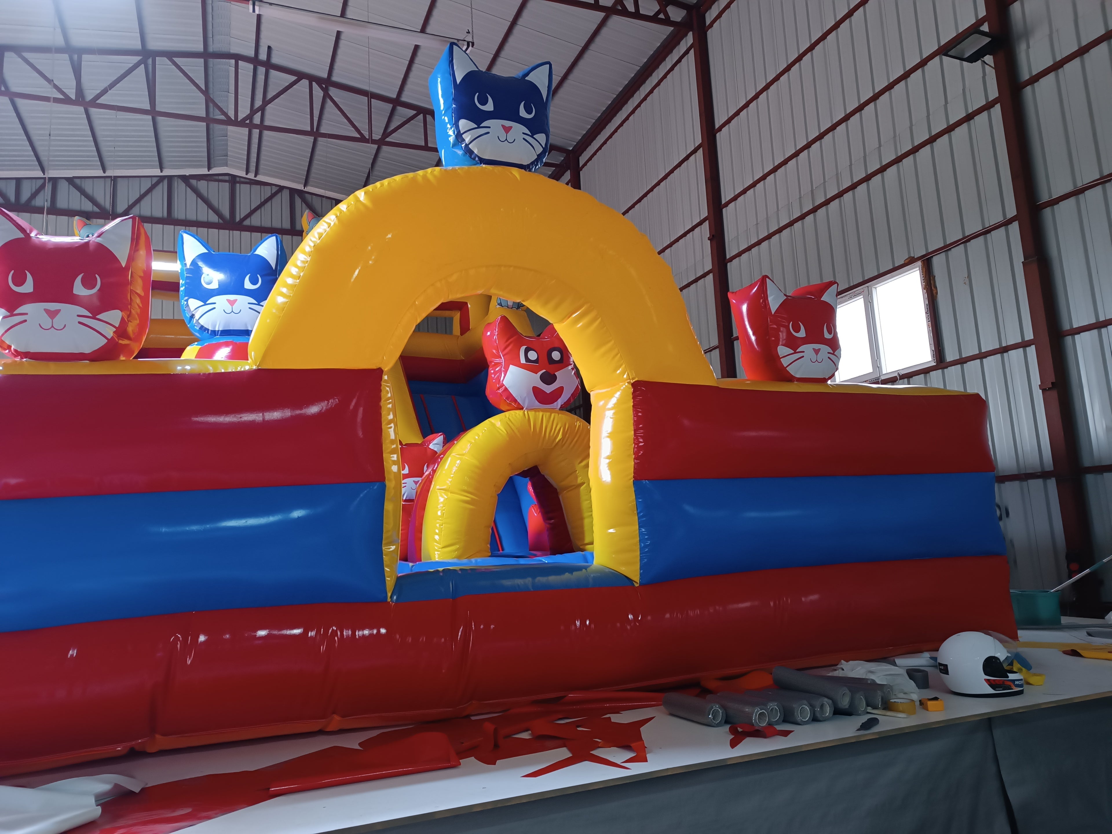 Kedi Temalı Şişme Kaydırak