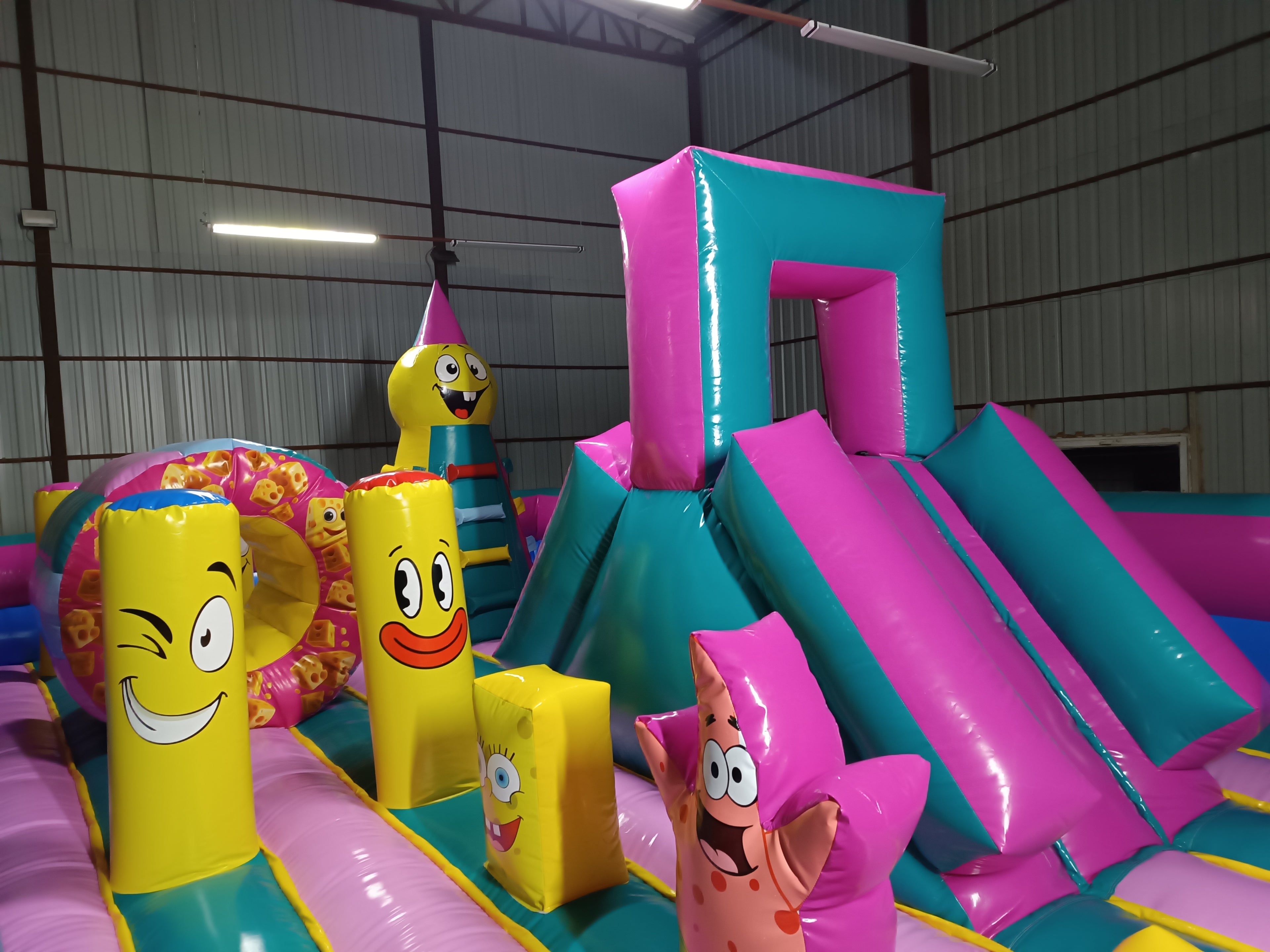 Smile Faces Şişme Oyun Parkı