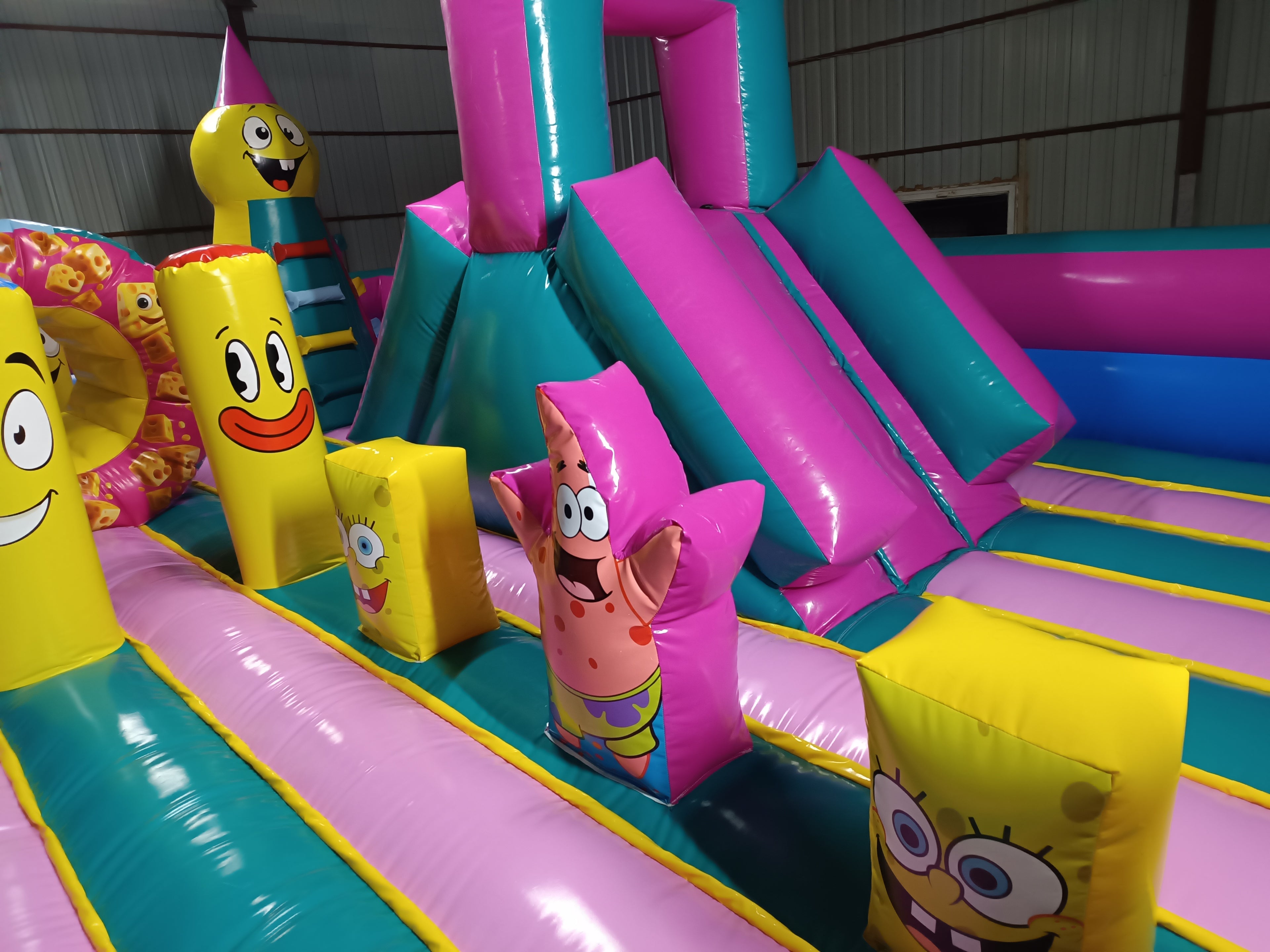 Smile Faces Şişme Oyun Parkı