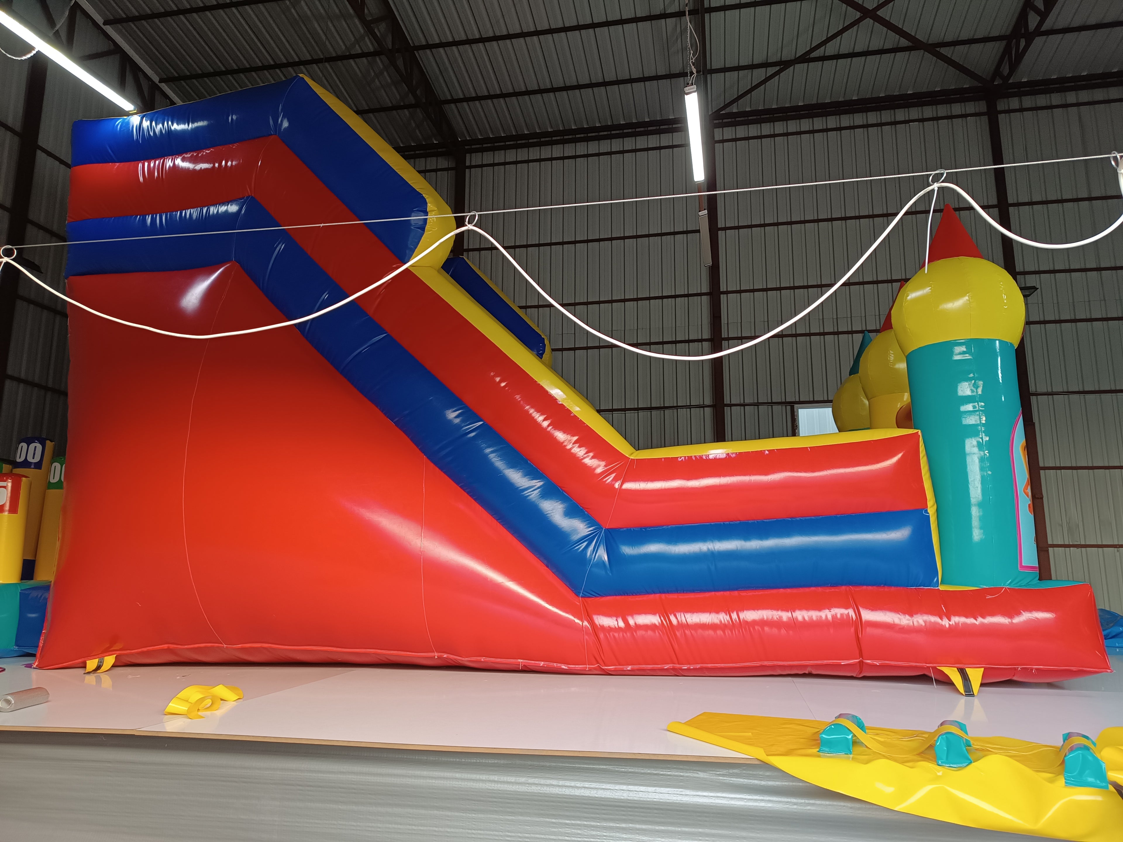 Kaplan Temalı Şişme Kaydırak