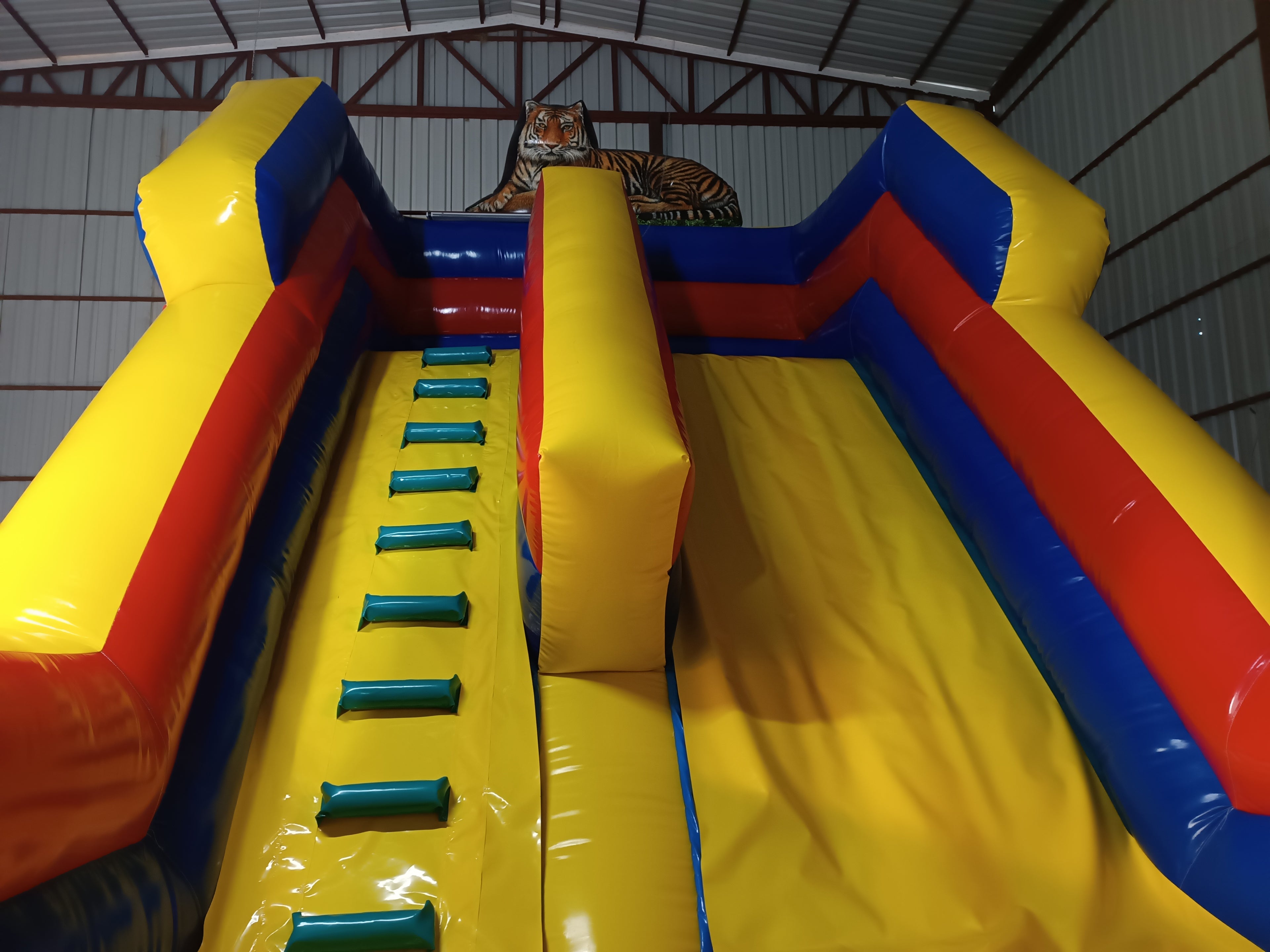 Kaplan Temalı Şişme Kaydırak