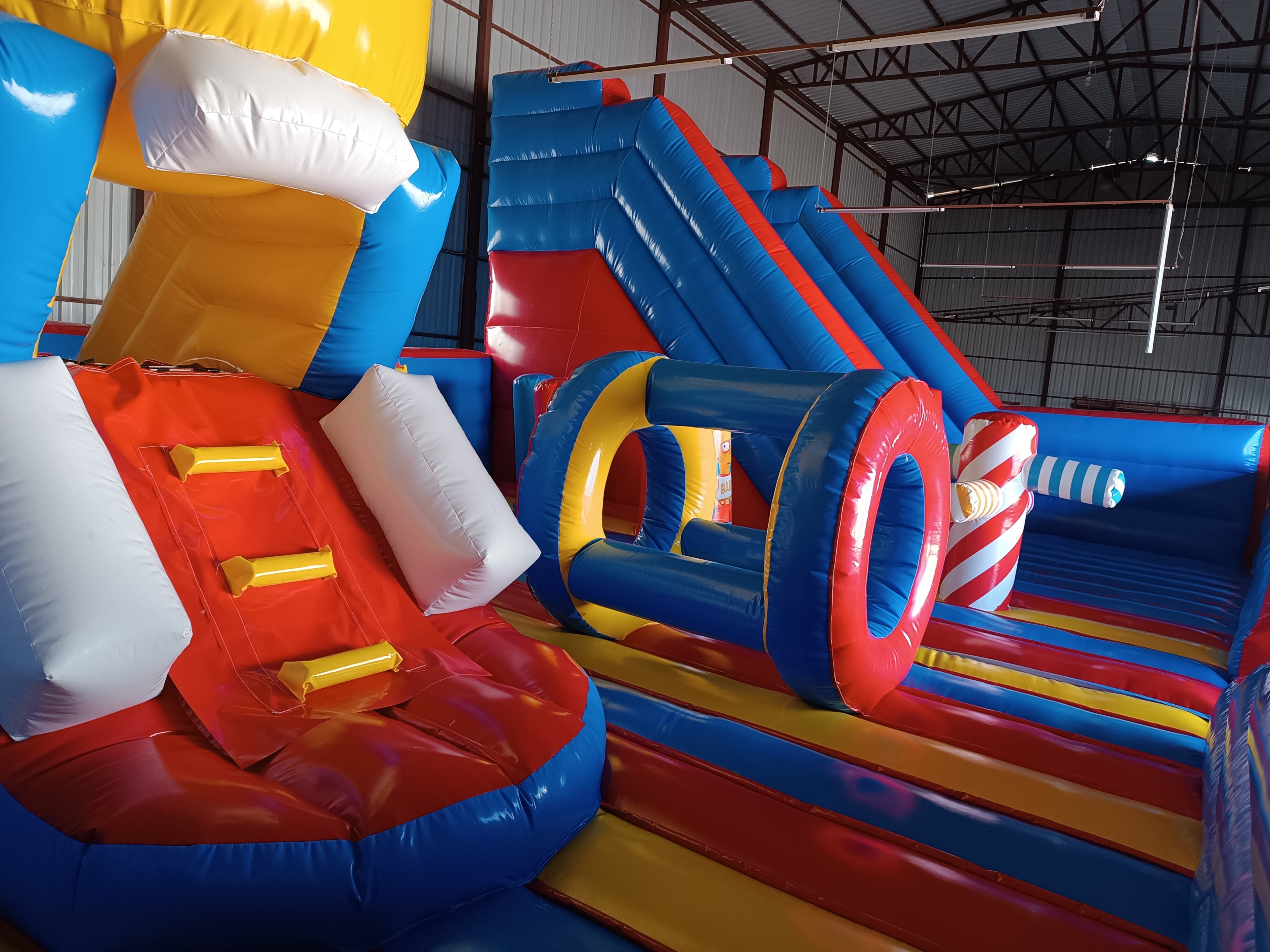 Simpson Temalı Kaydıraklı Şişme Oyun Parkı