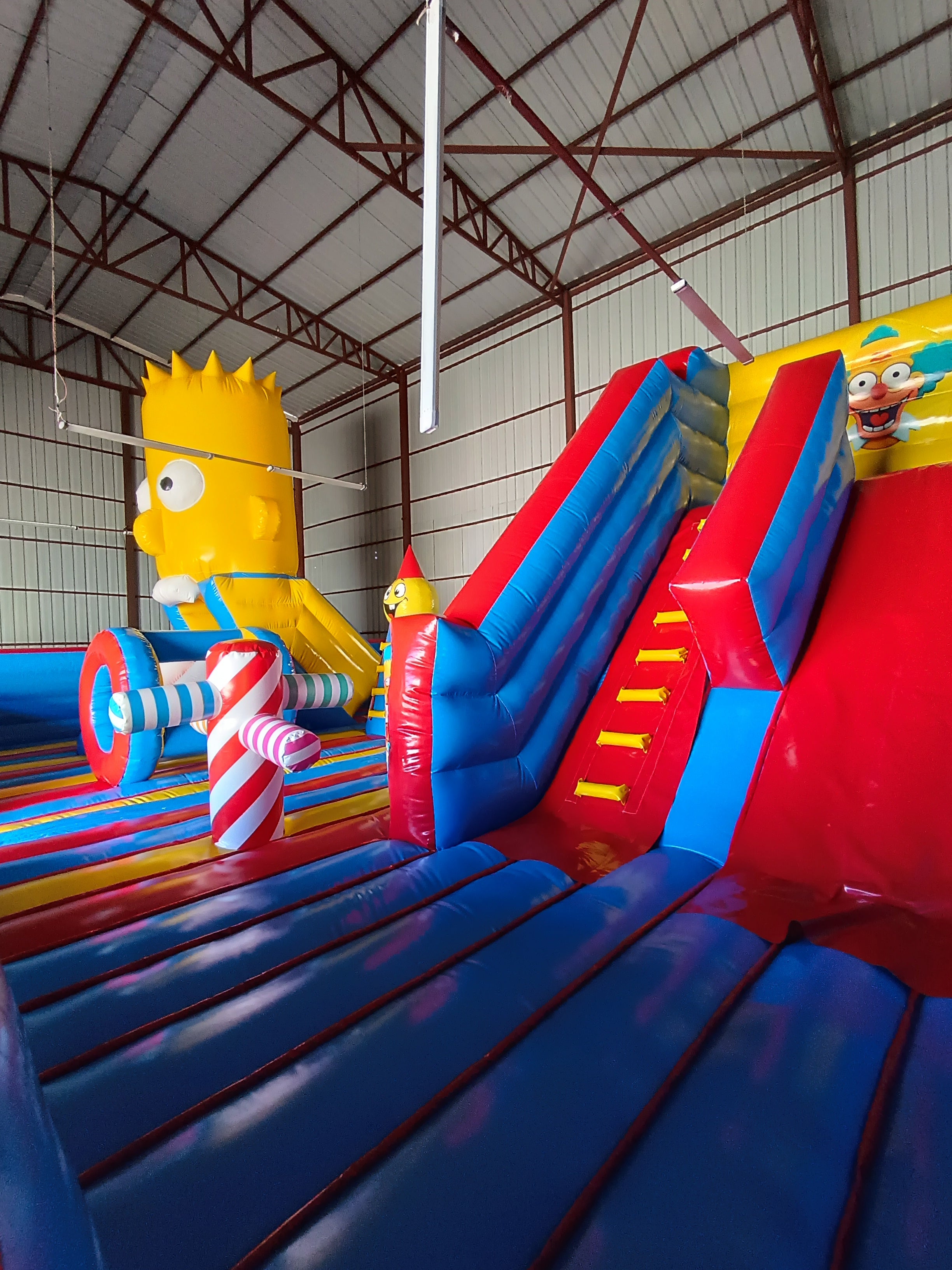 Simpson Temalı Kaydıraklı Şişme Oyun Parkı