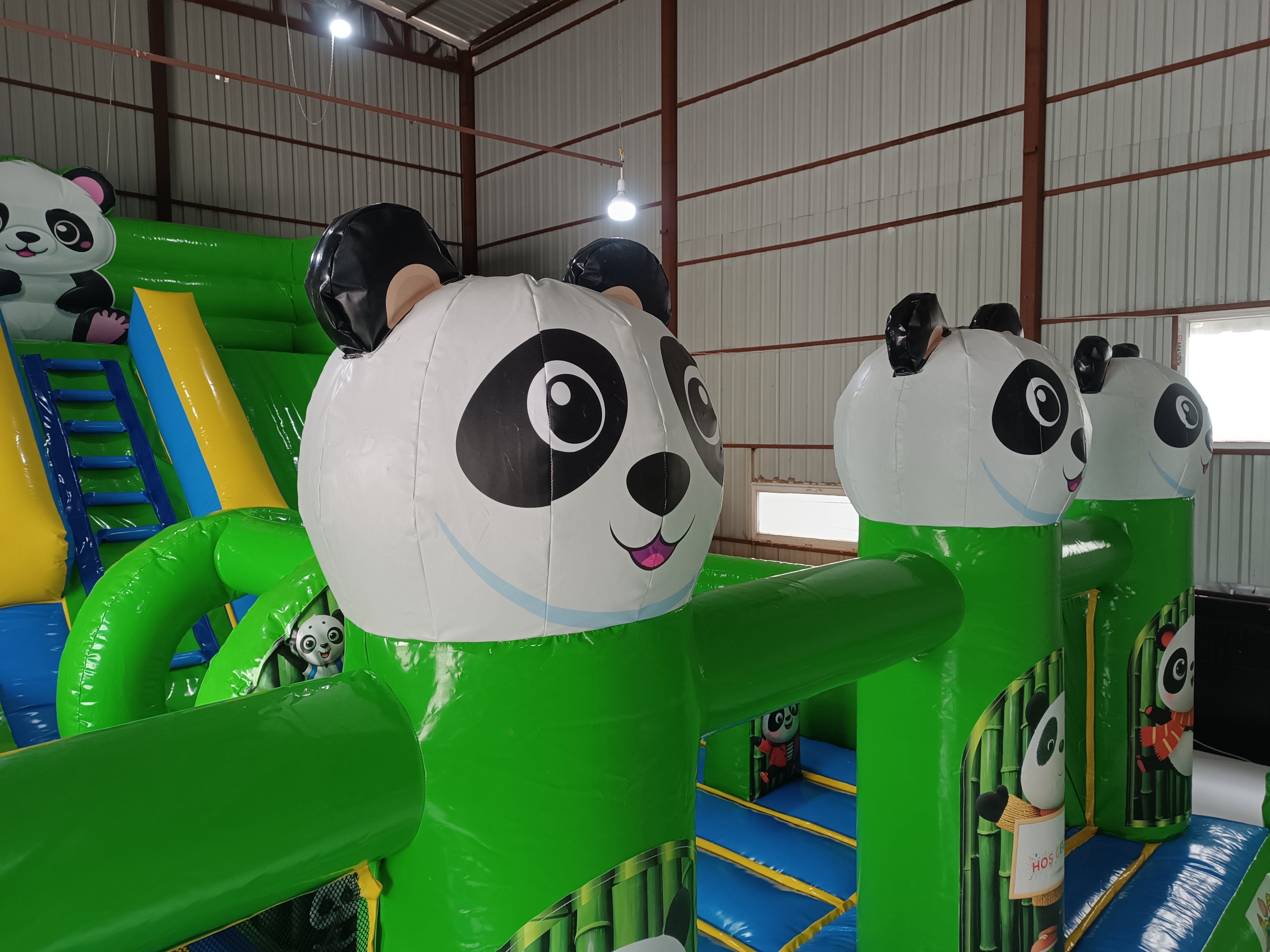 Panda Temalı Şişme Kaydırak