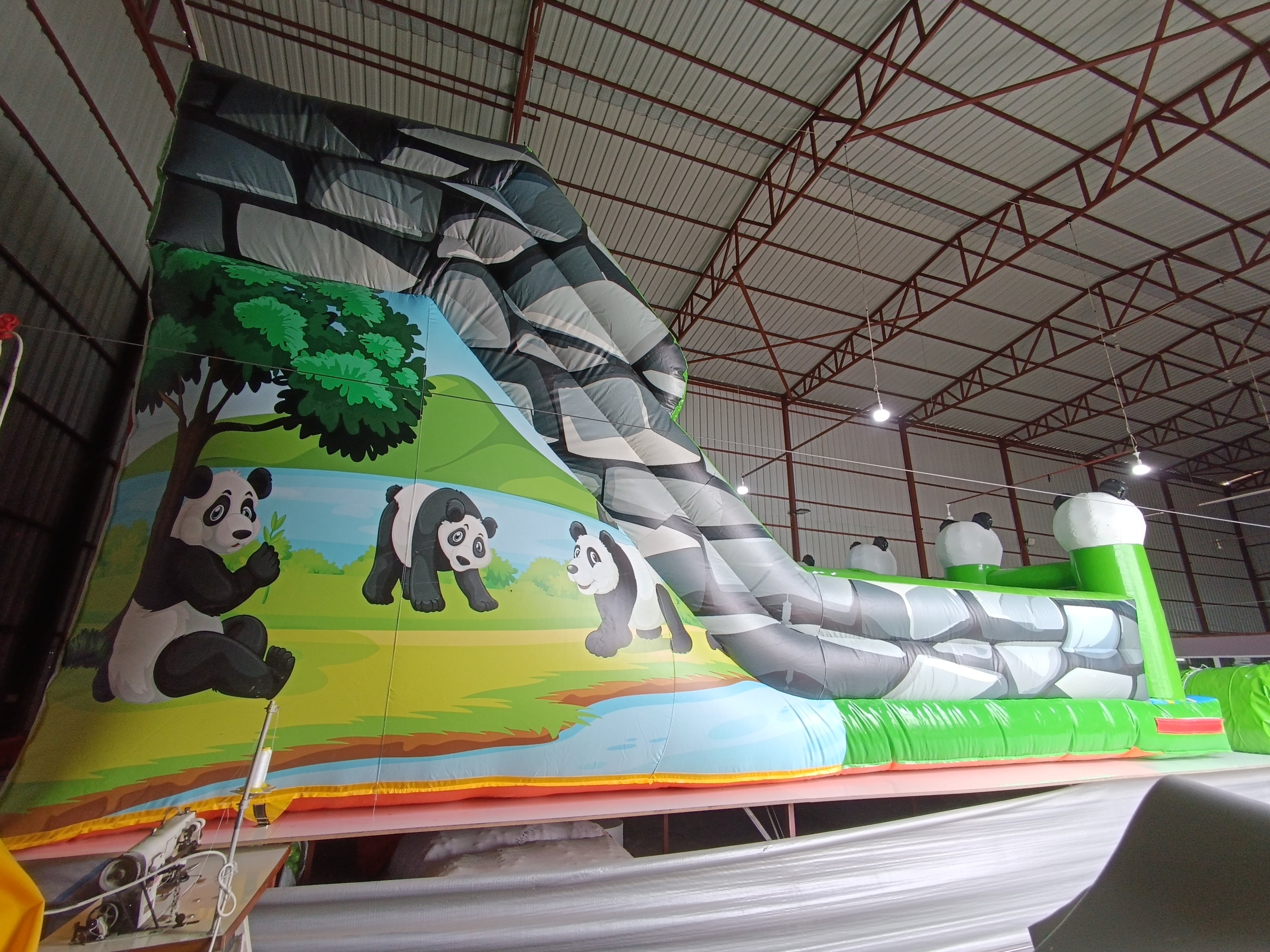Panda Temalı Şişme Kaydırak