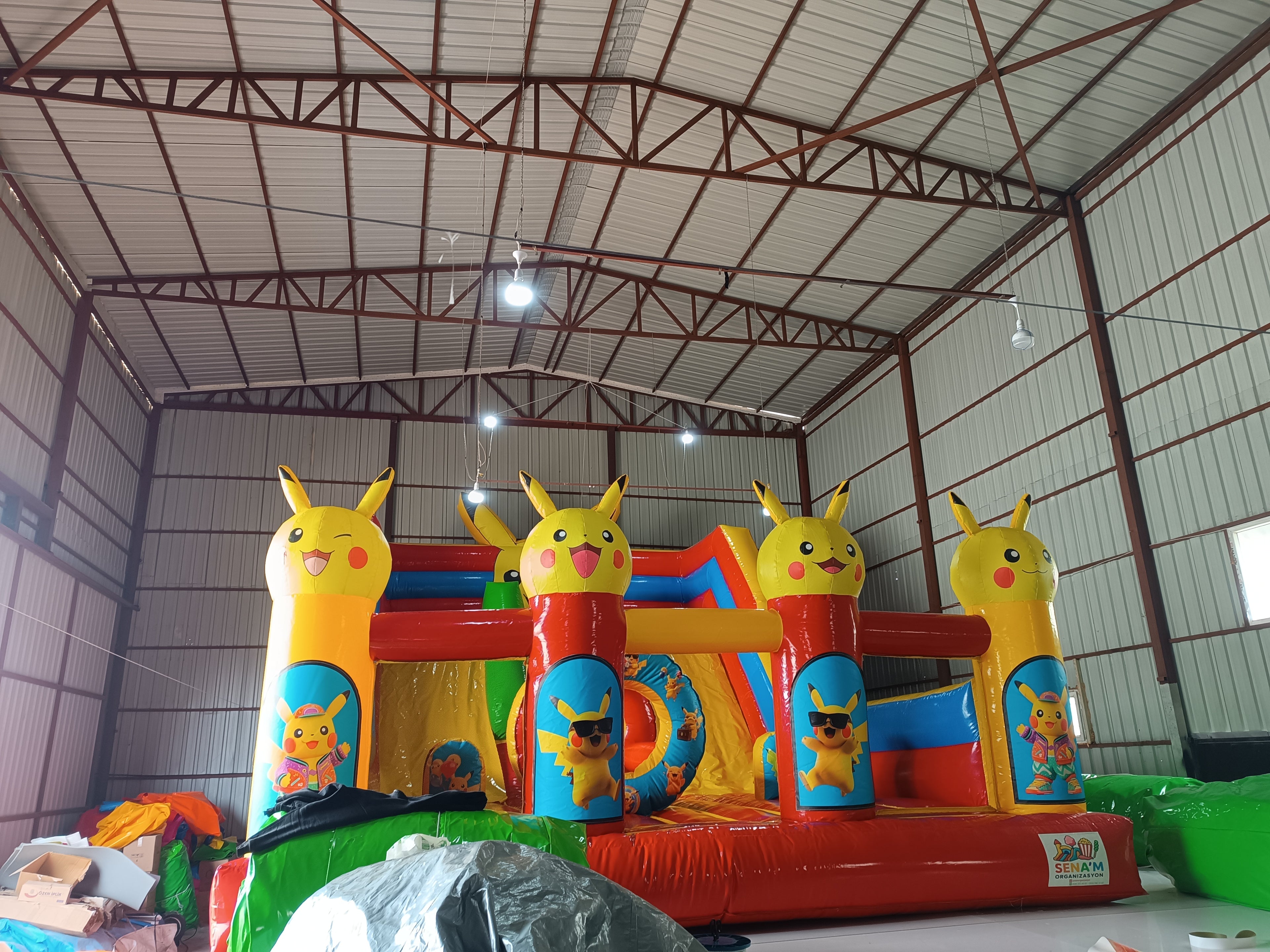 Pikachu Temalı Şişme Kaydırak