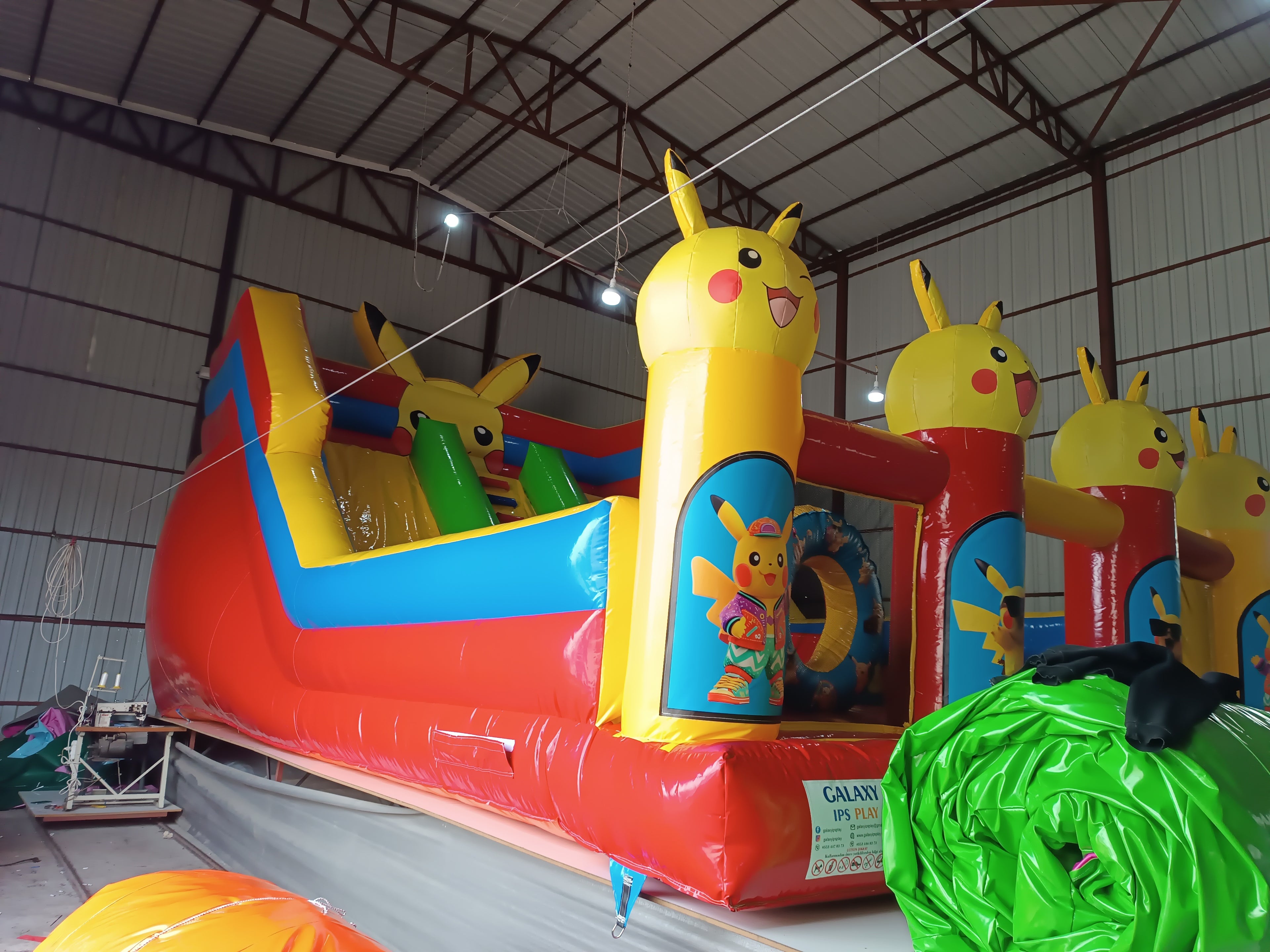 Pikachu Temalı Şişme Kaydırak