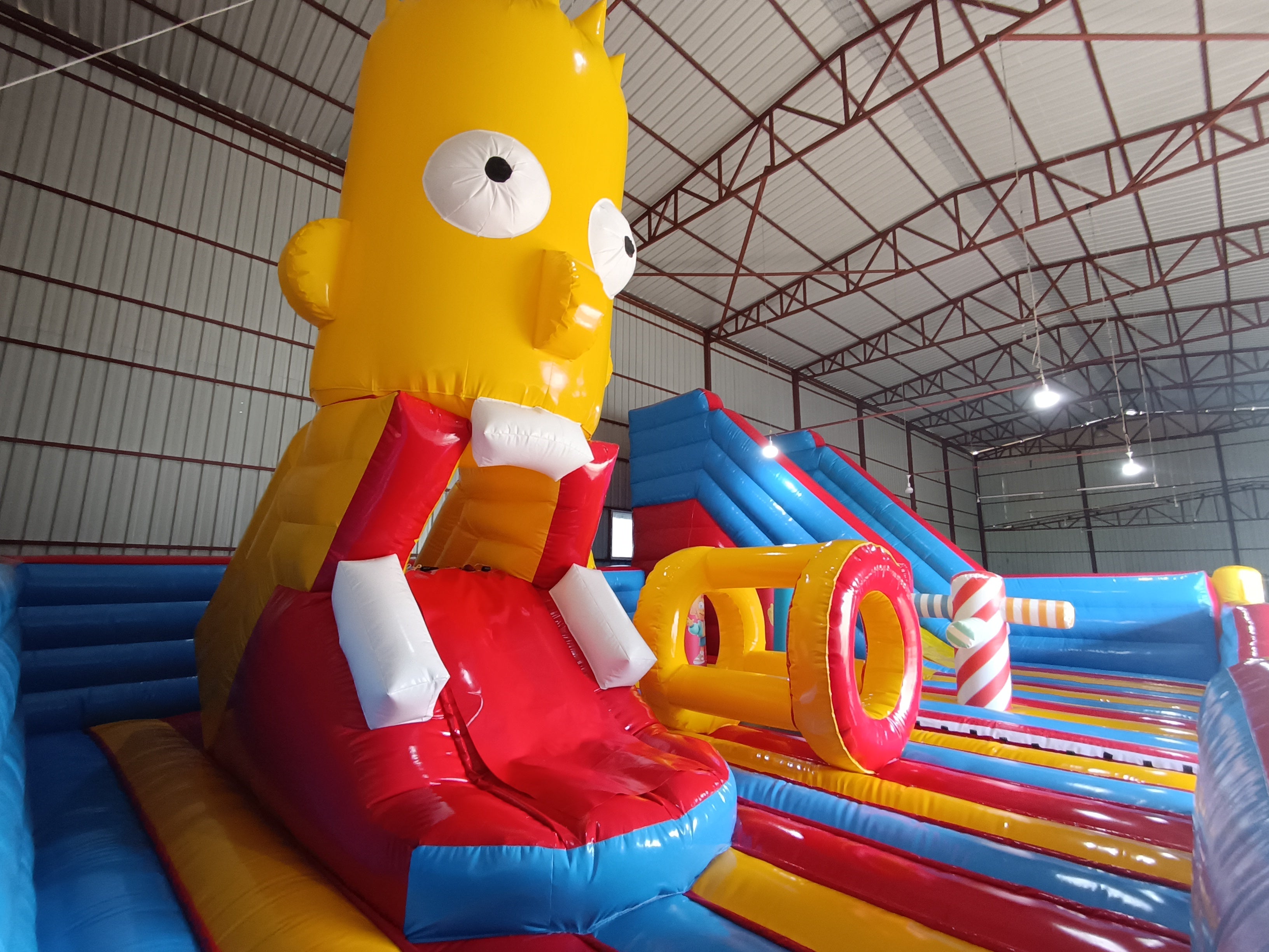 Simpson Temalı Şişme Oyun Parkı