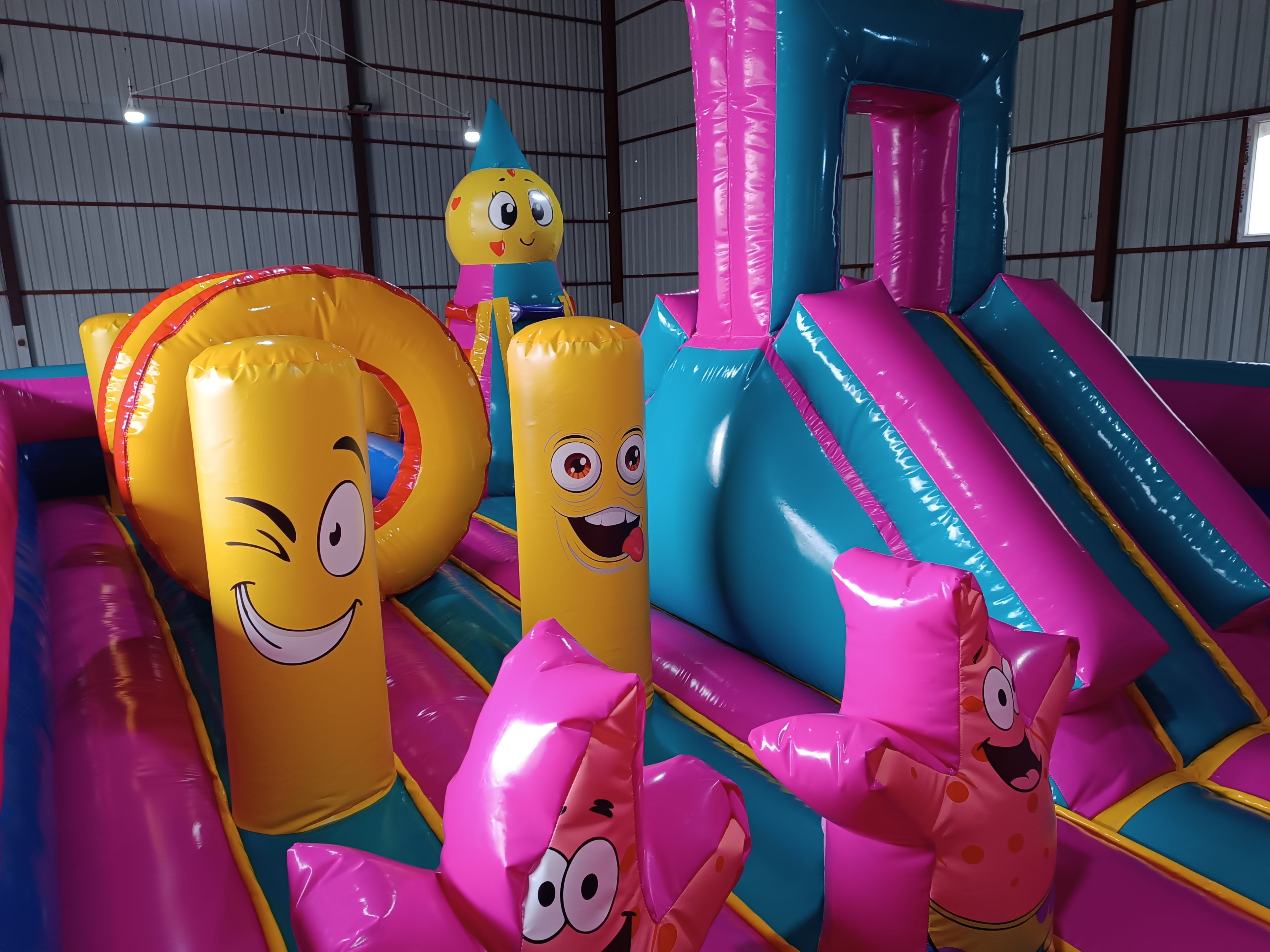 Smiley Faces Temalı Şişme Oyun Parkı