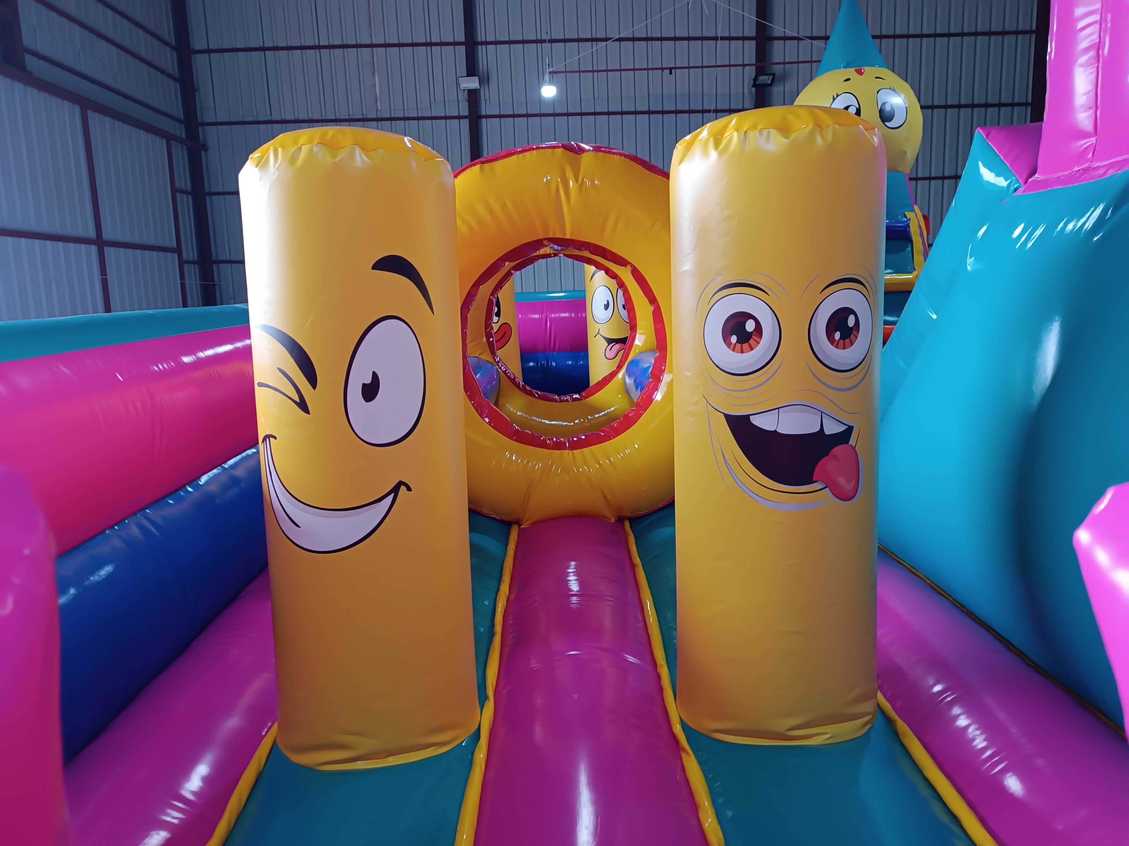 Smiley Faces Temalı Şişme Oyun Parkı
