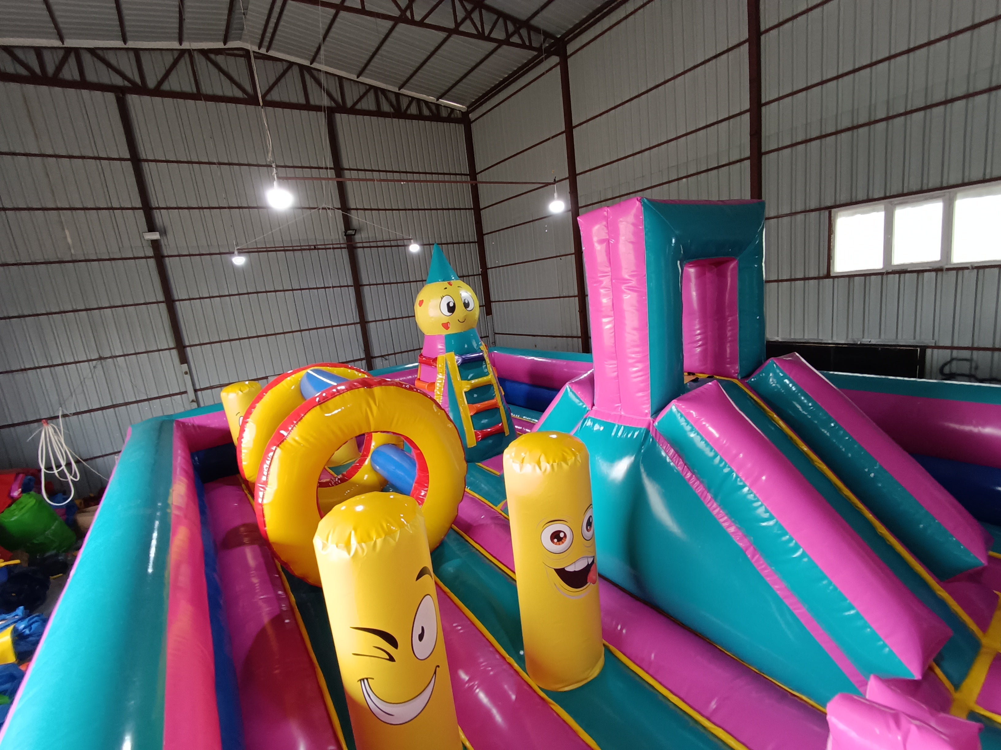Smiley Faces Temalı Şişme Oyun Parkı