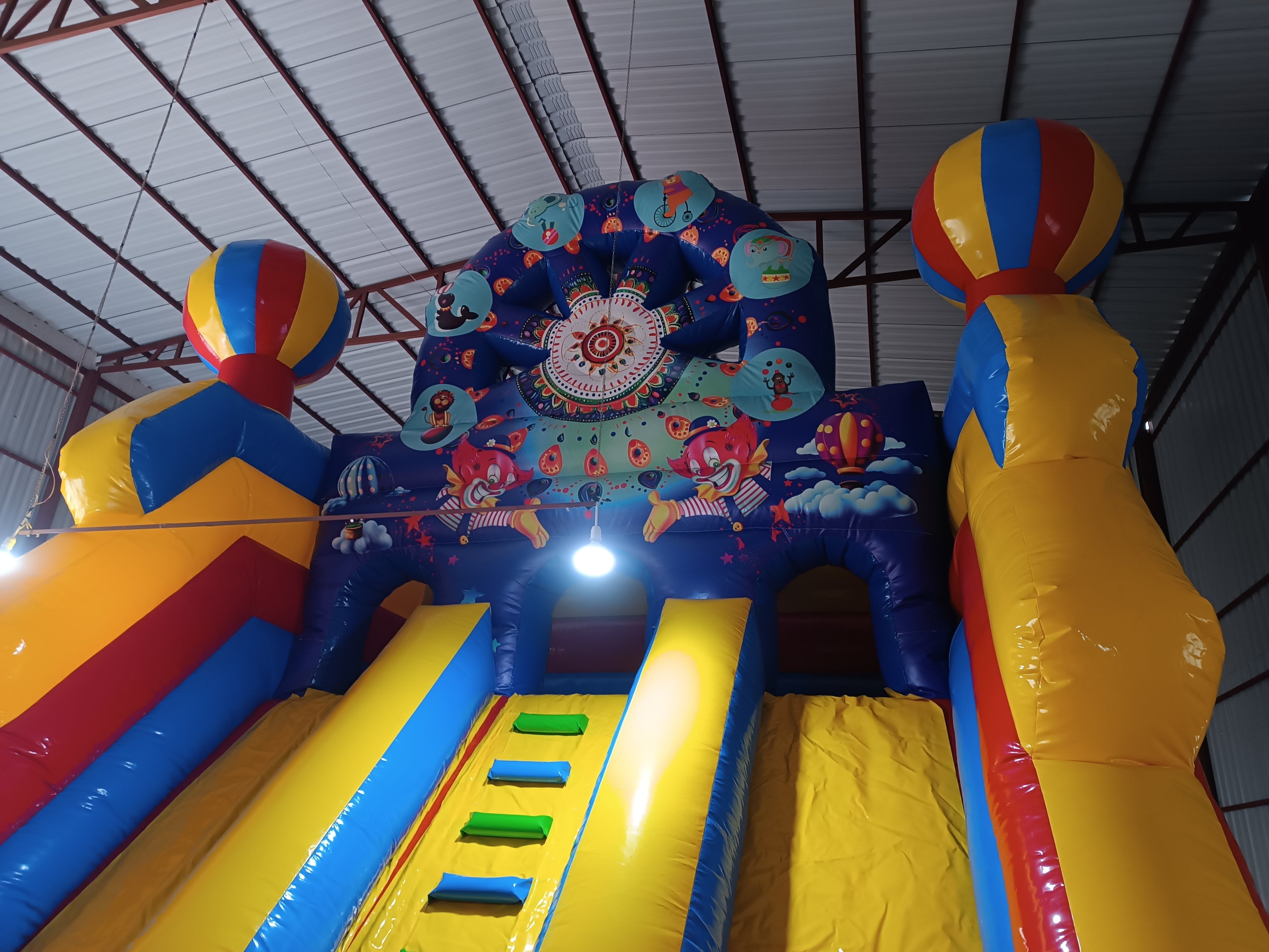 Şişme Karnaval Temalı Kaydırak