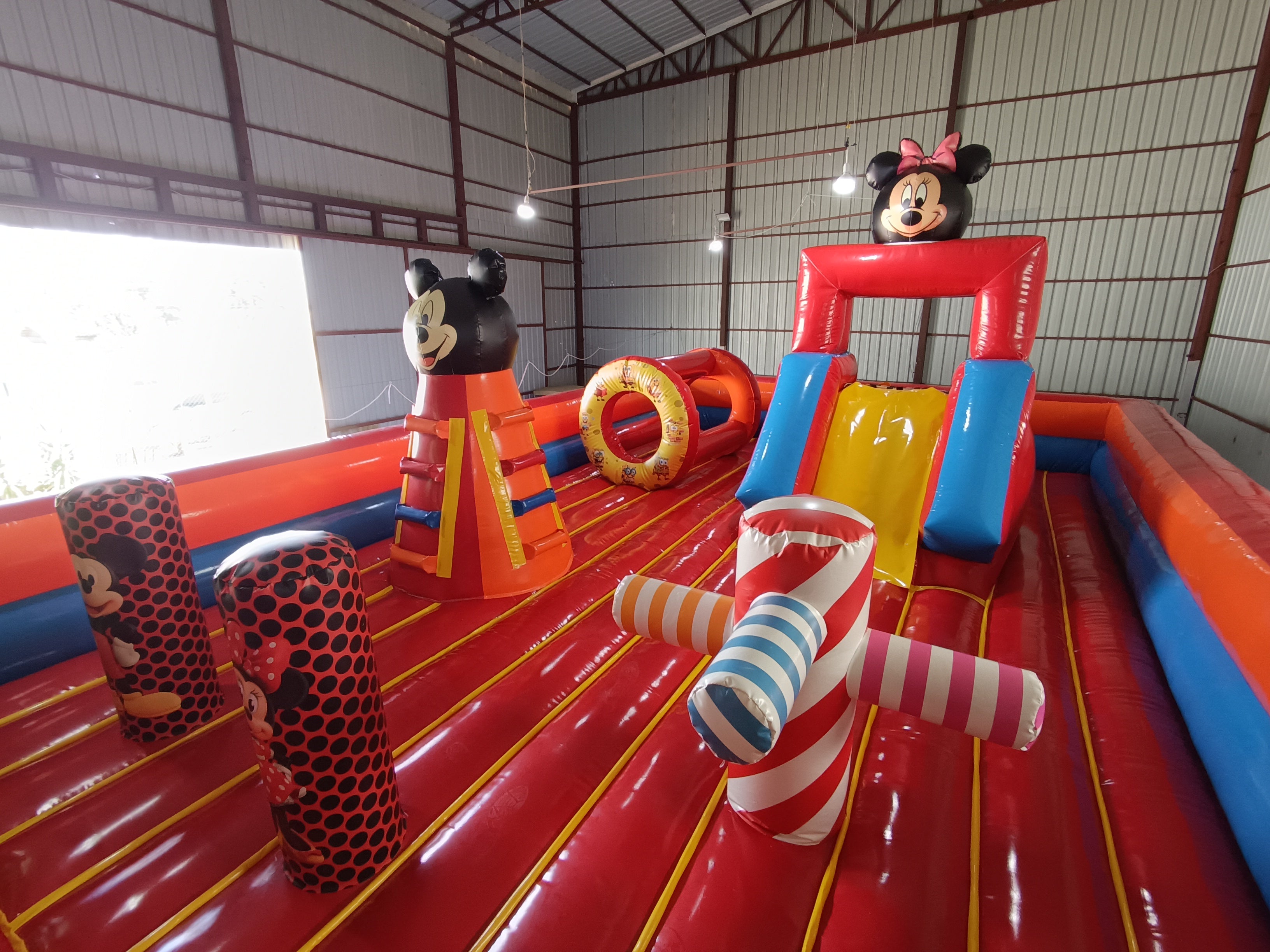 Mickey Mouse Temalı Şişme Oyun Parkı