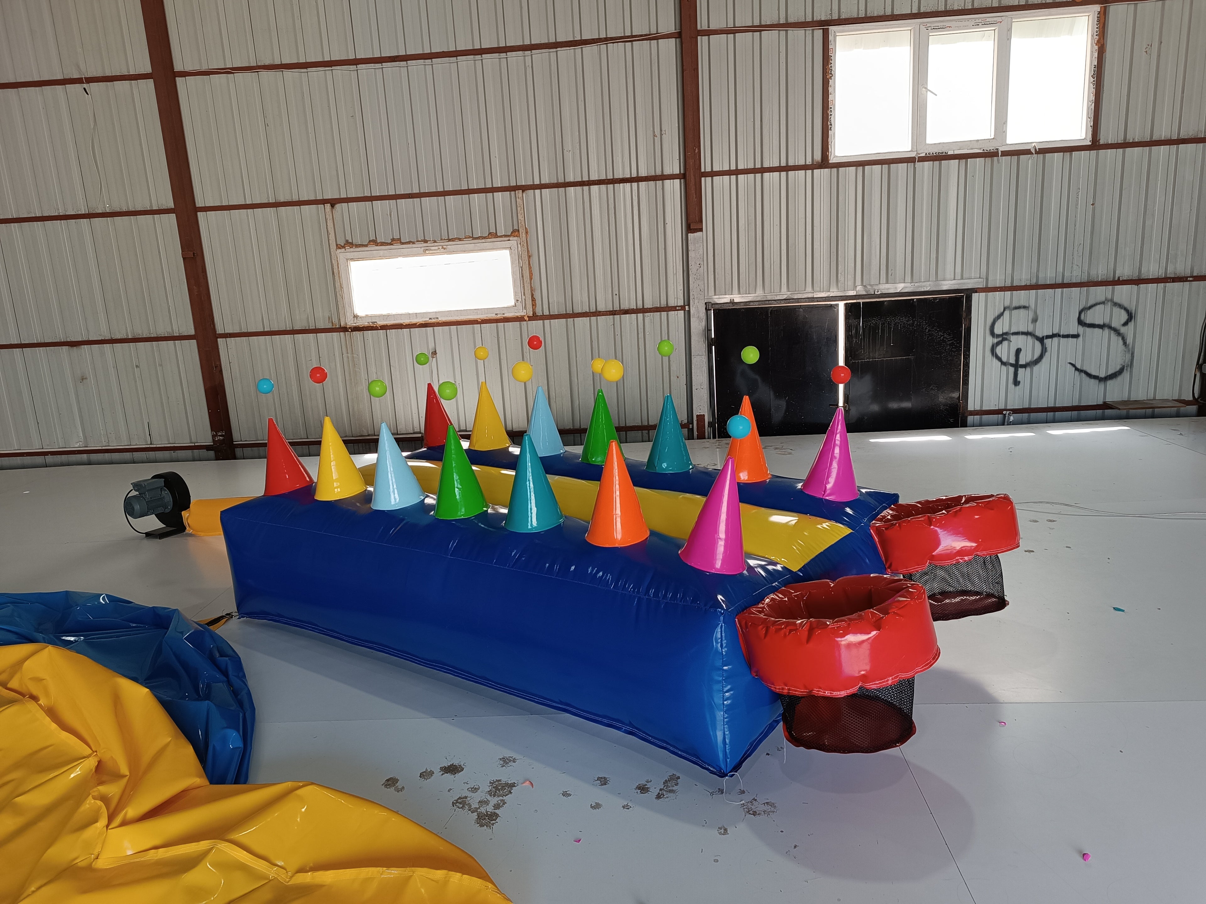 Şişme Top Üfleme Meydan Okuma Oyunu