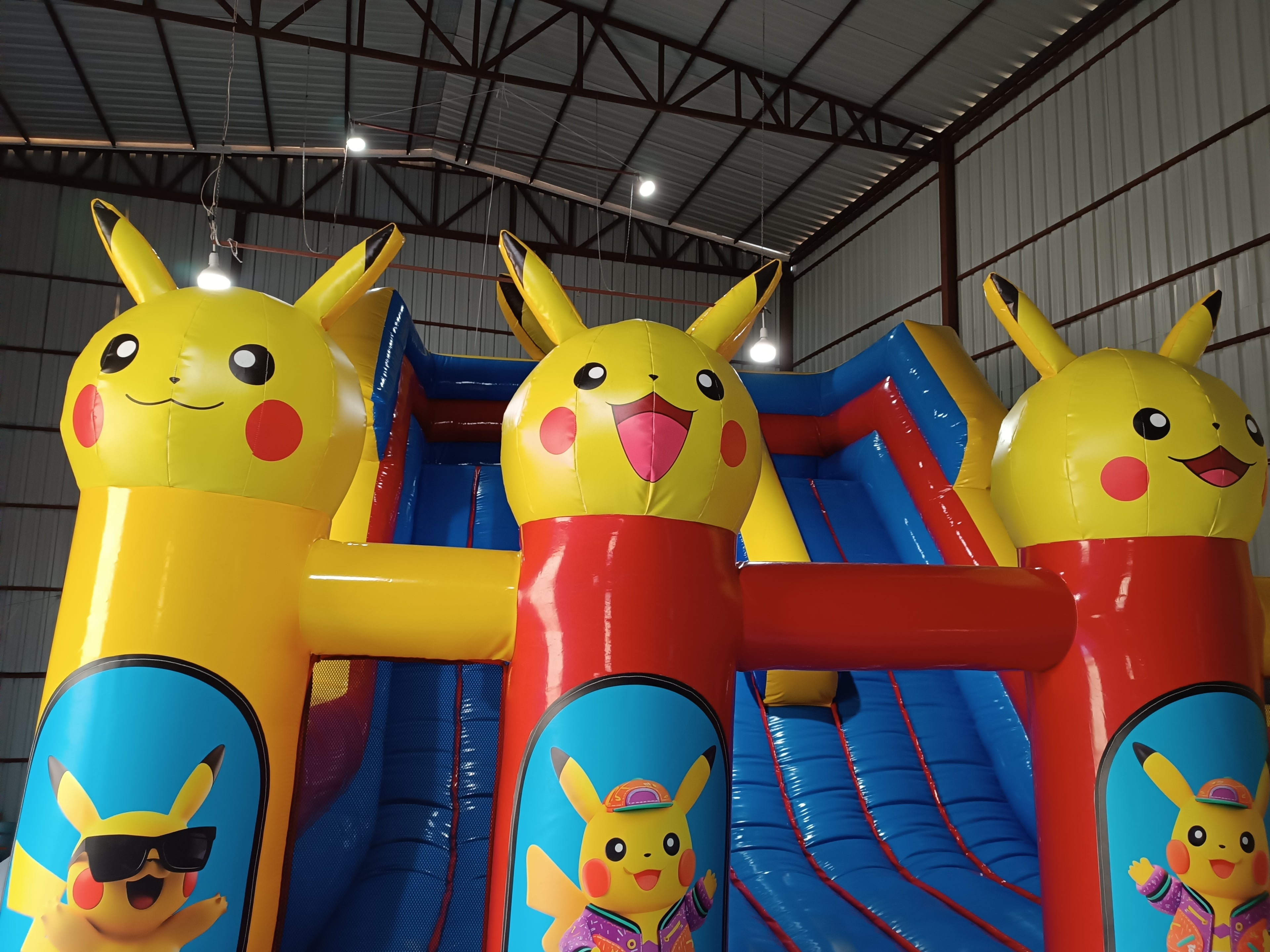 Pikachu Temalı Şişme Kaydırak