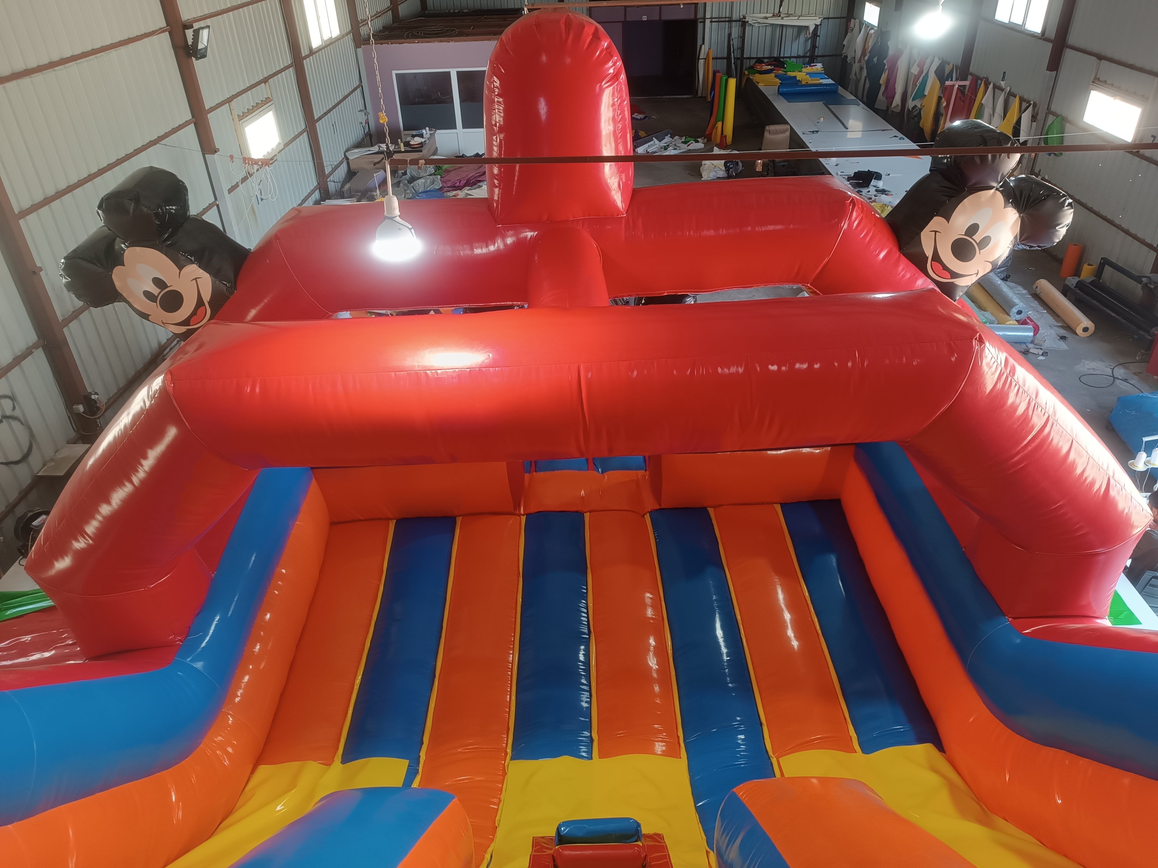 Mickey Mouse Temalı Şişme Kaydırak