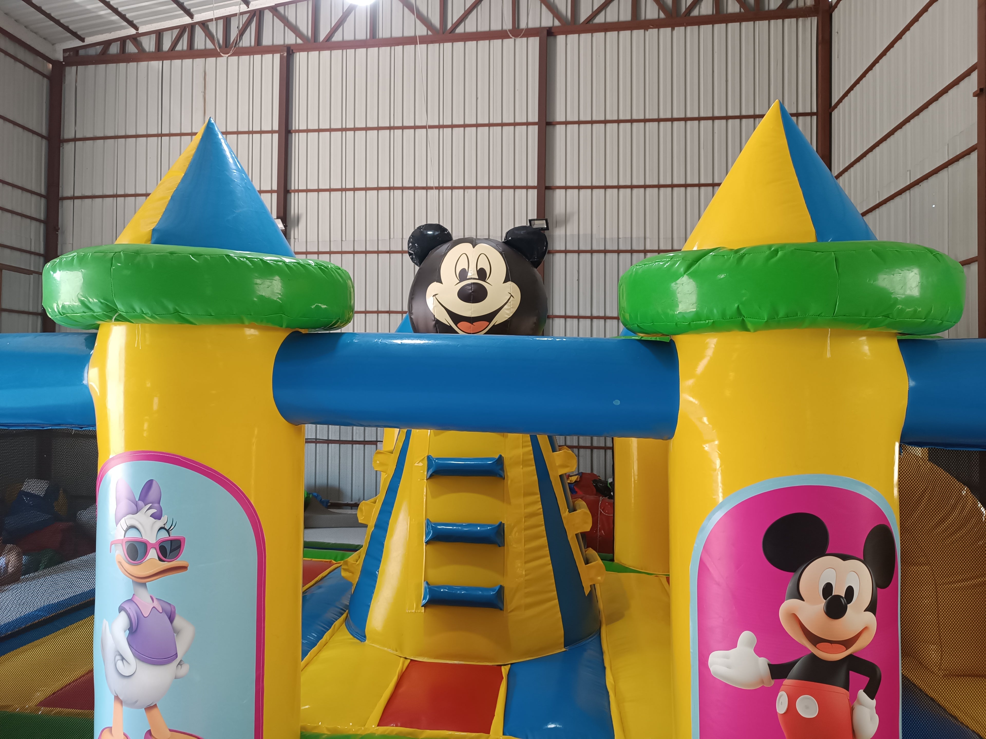 Mickey Mouse Temalı Şişme Oyun Parkı